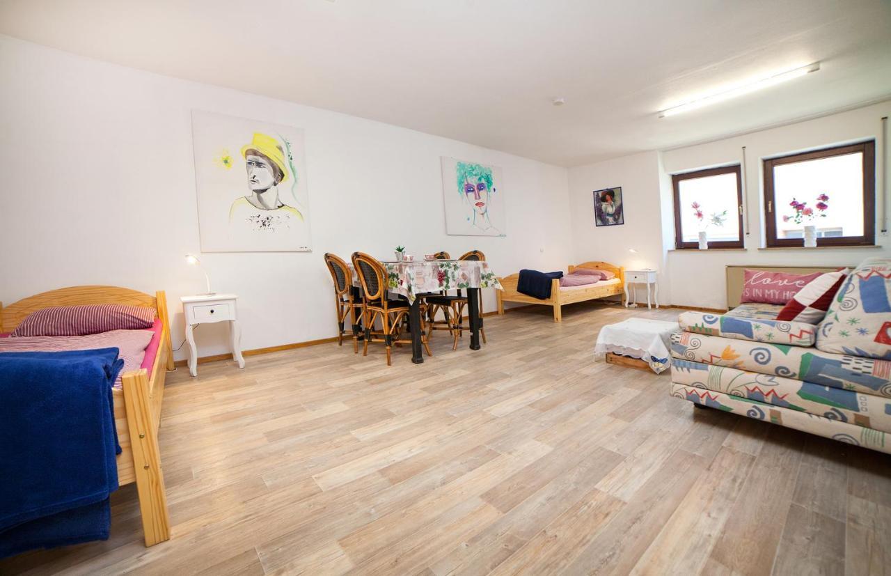 Haus Haas Zimmer&Fewo Lauda-Königshofen Exterior foto